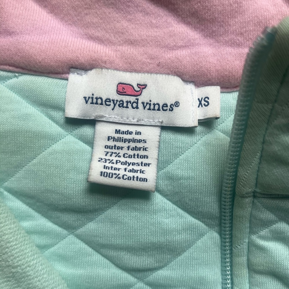 Vineyard Vines women’s  Quilted Jacket - Light Blue and Pink - Picture 3 of 3